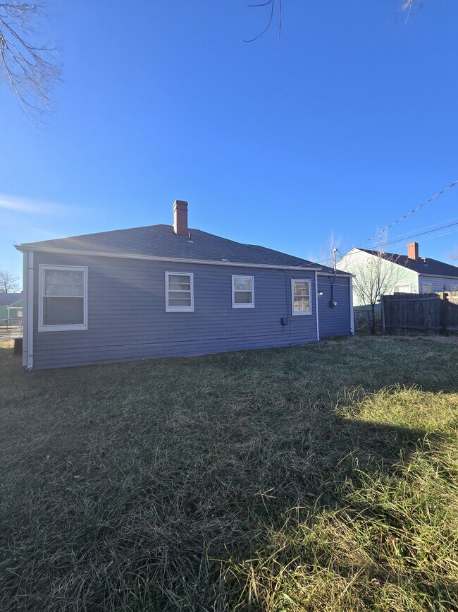 Building Photo - 1642 N Erie St