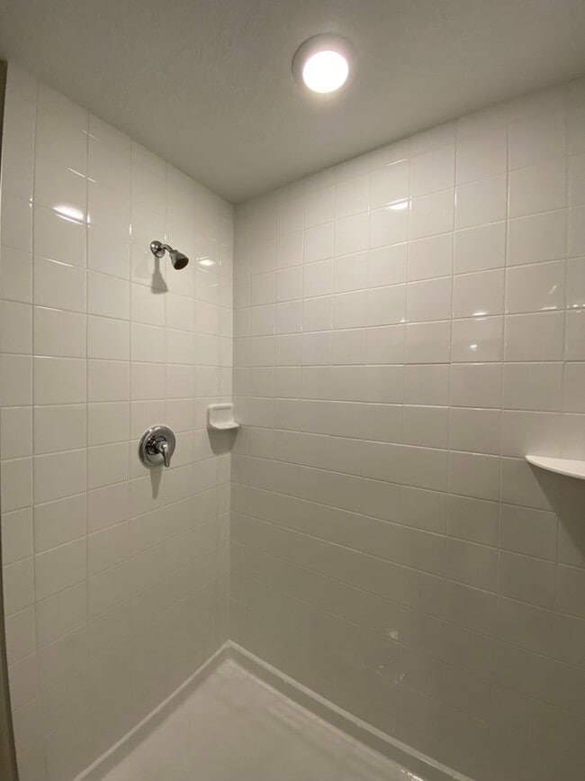 Building Photo - Freedom Crossing Preserve 4/2/2 **WON'T LAST**