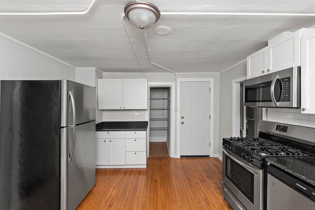 Building Photo - 1711 S Laflin St