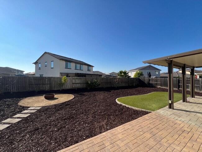 Building Photo - Beautiful 4 Bedroom Solar Home With Low Maintenance Landscaping And Updated Interior