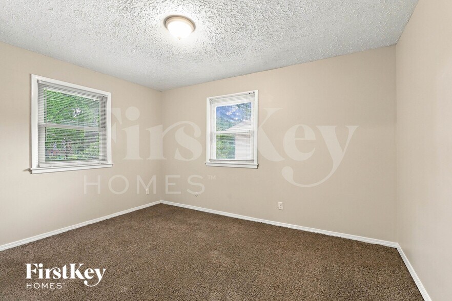 Building Photo - 4455 Stuart Dr