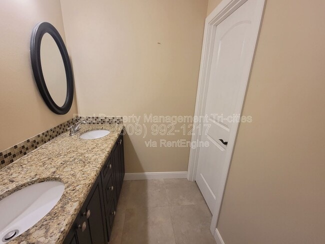 Building Photo - 2348 W 49th Ave