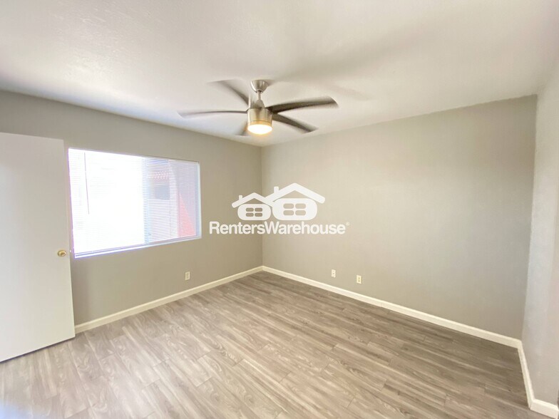 Building Photo - 633 W Southern Ave