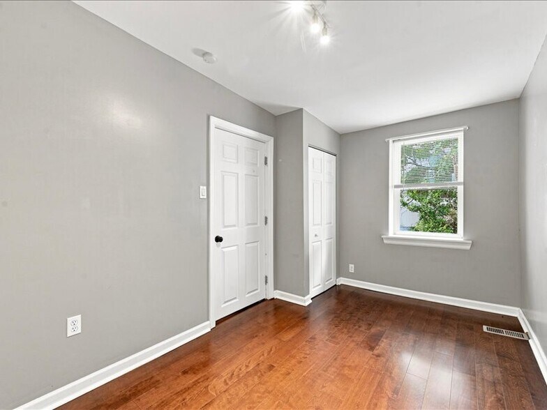 Building Photo - 521 Cantrell St