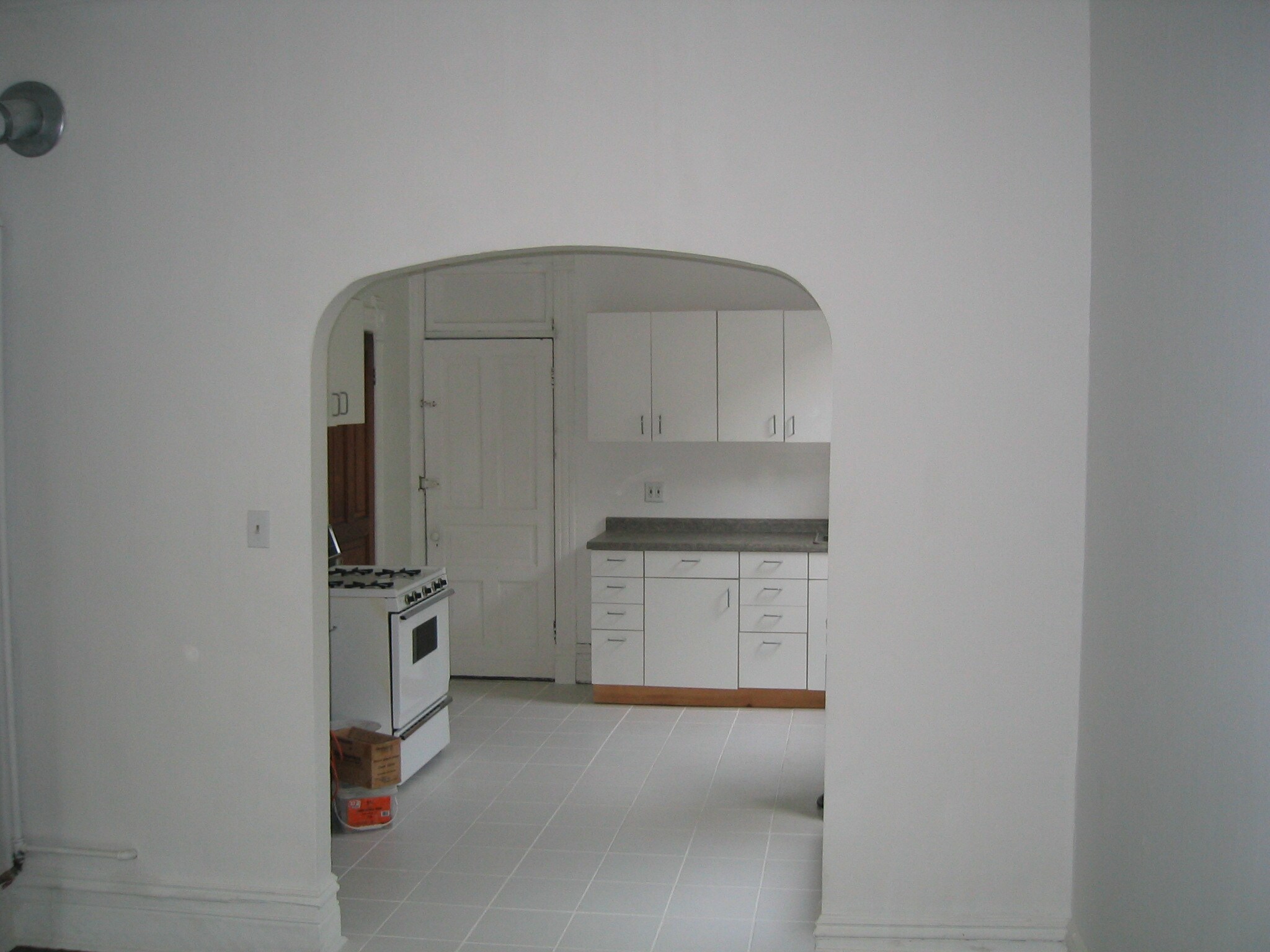 eat-in kitchen - 1507 Elston N Ave