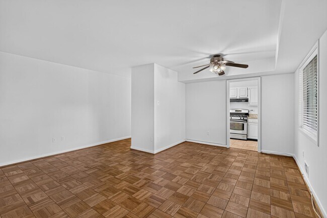 Building Photo - 10524 Weymouth St