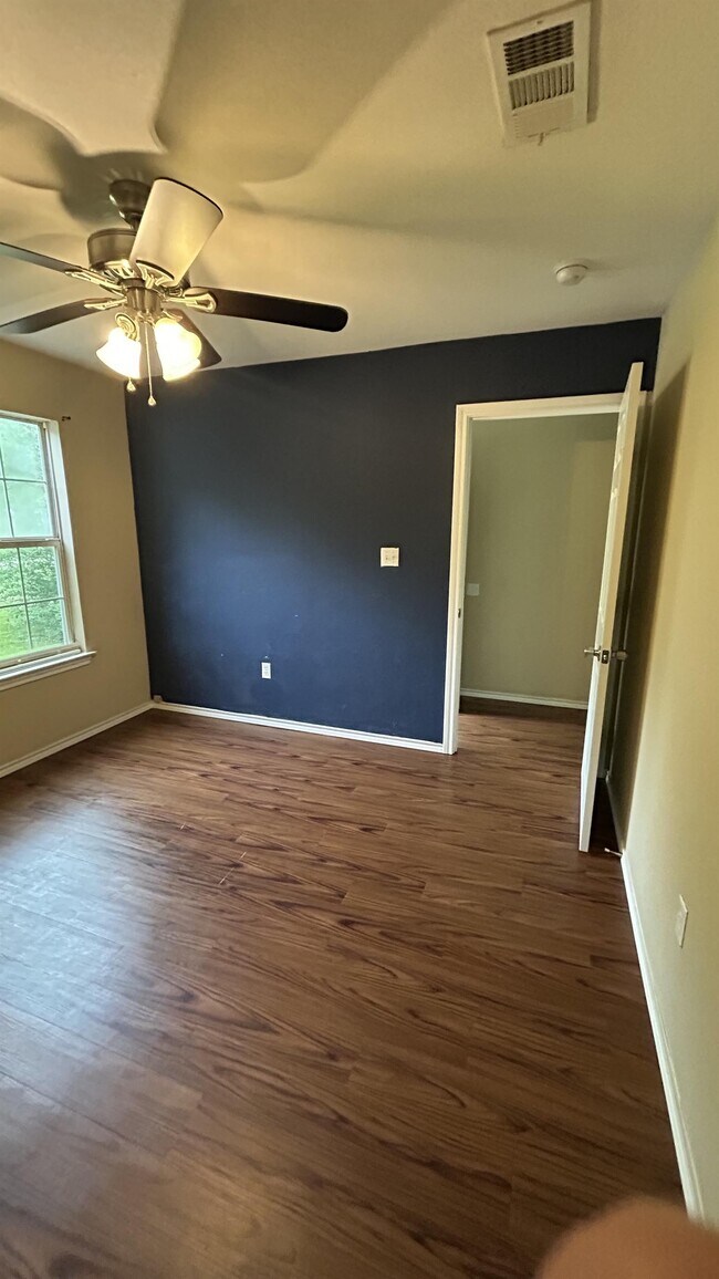 Building Photo - 310 Cooper St