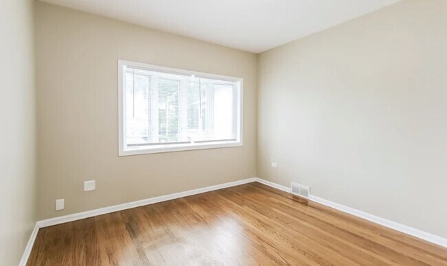 Building Photo - 2418 N 75th Ct