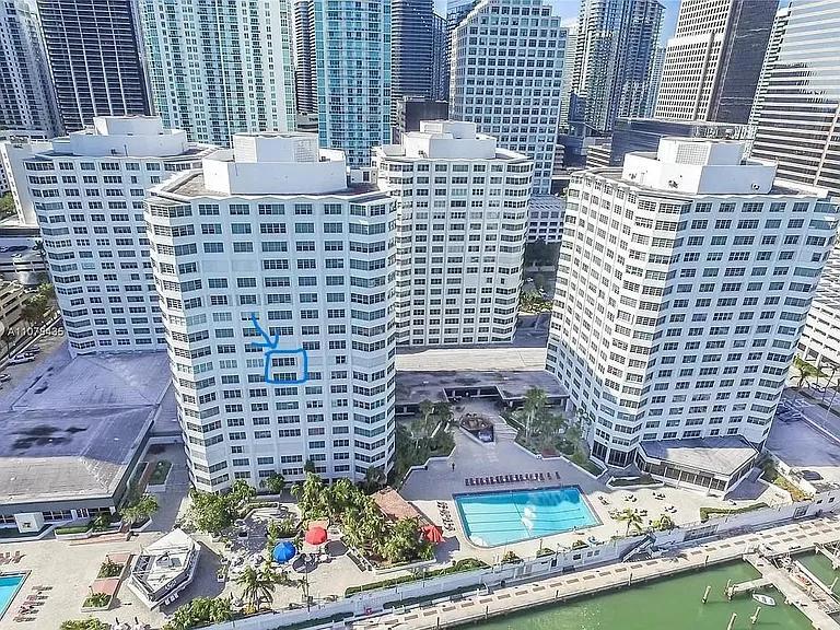 Building Photo - 999 Brickell Bay Dr