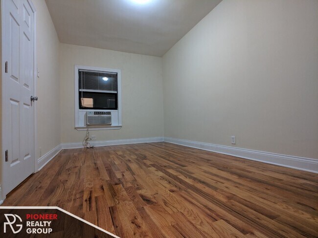 Building Photo - 536 W Arlington Pl