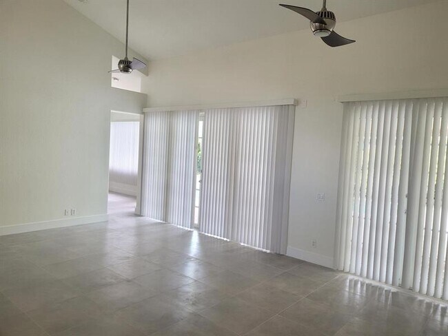 Building Photo - 1027 Lido Ct