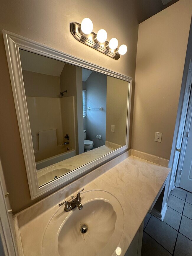 Building Photo - 3812 Clarion Dr