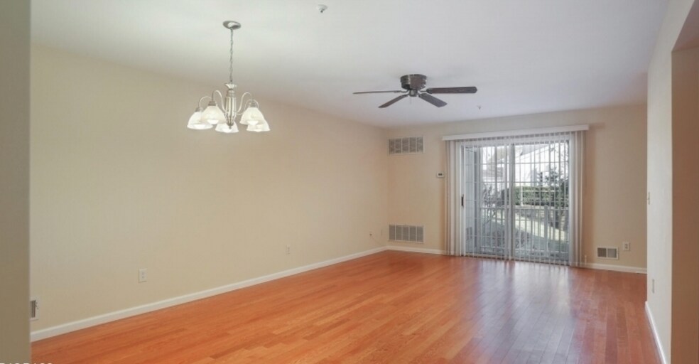 Building Photo - 250 Potomac Dr