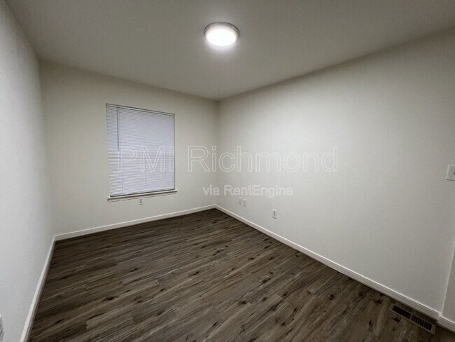 Building Photo - 3530 E Richmond Rd