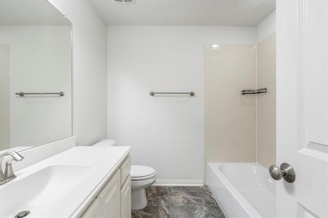 Building Photo - 910 Ontzlake Dr