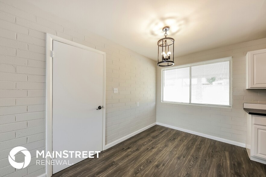 Building Photo - 1328 E Christy Dr