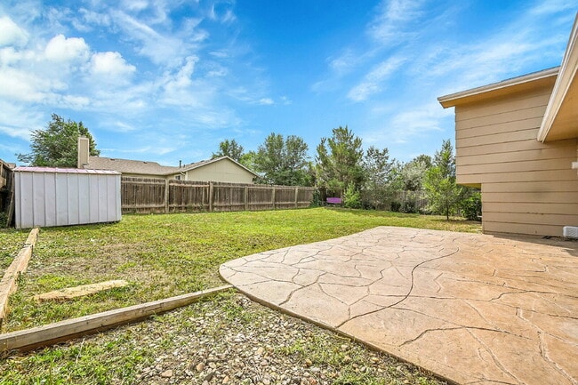 Building Photo - $2,095, 3 bed, 2 bath, located in Colorado...