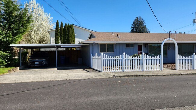 Building Photo - 310/312-Duplex