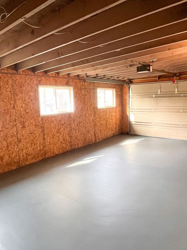 Building Photo - OWN937