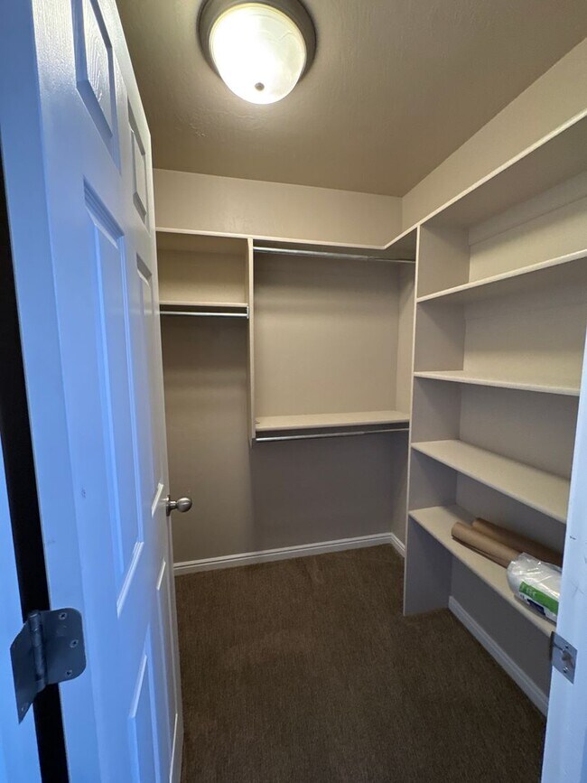 Building Photo - West Park #8