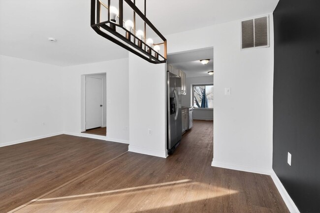 Building Photo - 4 Bed 3.5 Bath in Gaithersburg