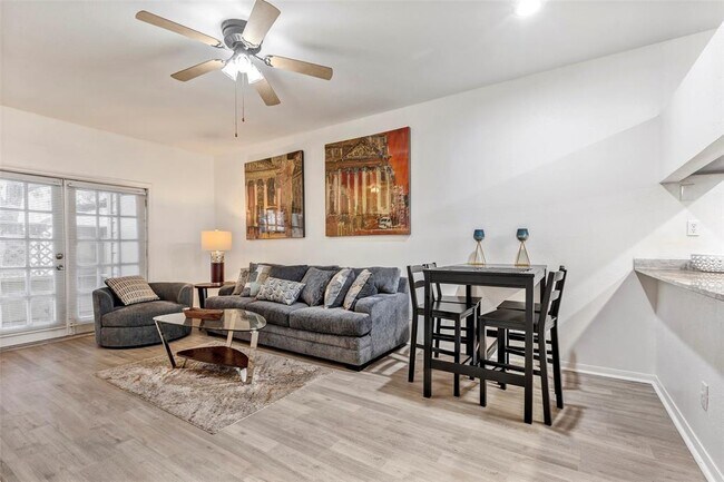 Building Photo - 2121 El Paseo St