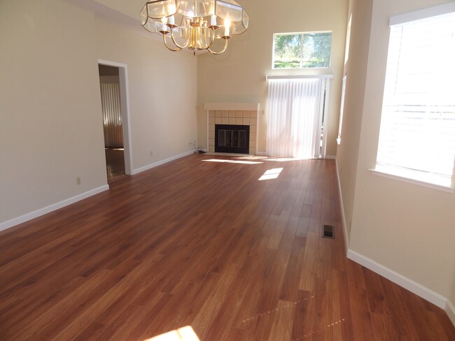 Building Photo - 161 Lynx Ct