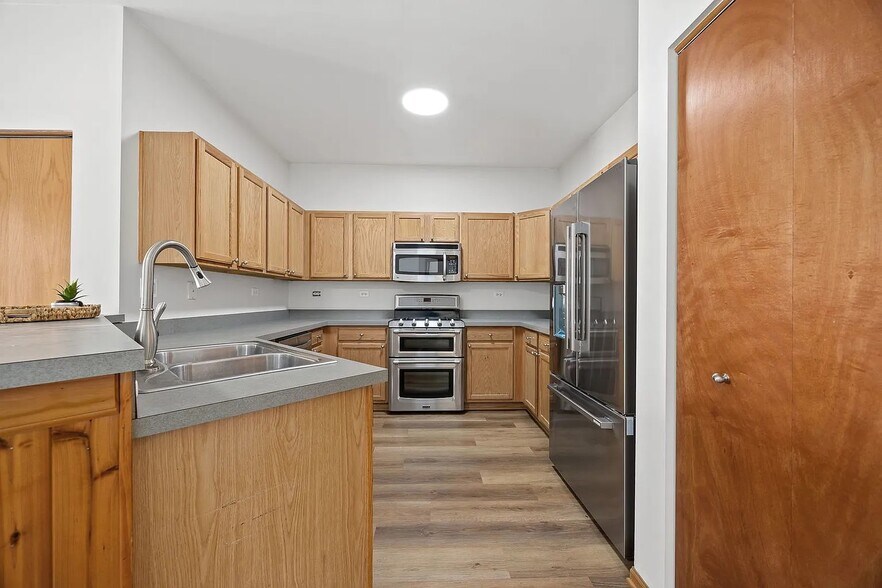 Building Photo - 262 Springbrook Trl S