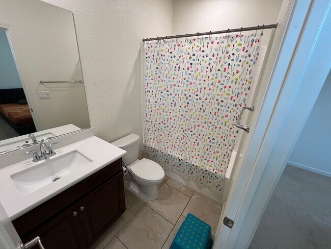 Building Photo - Gorgeous 4 Bedroom Broadstone Home!