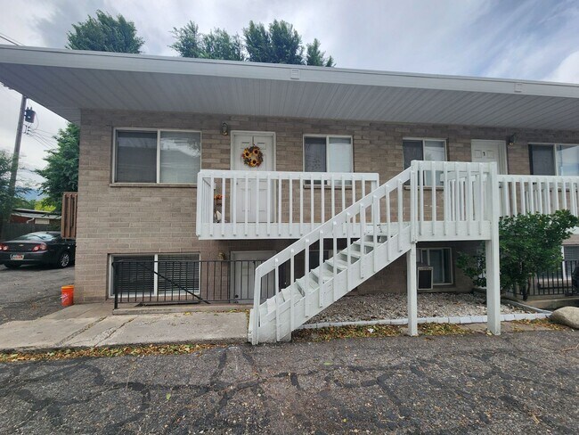 Primary Photo - MetHigh (8Plex 2Bldg) ***