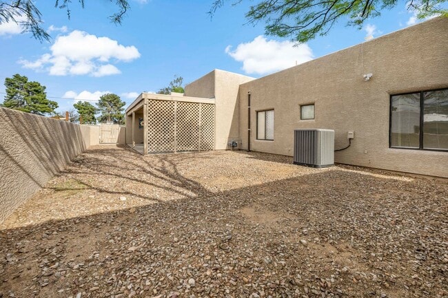 Building Photo - 4 bedroom home in Central Tucson