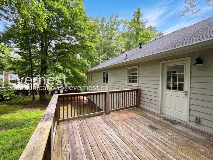 Building Photo - 323 N Briar Ridge