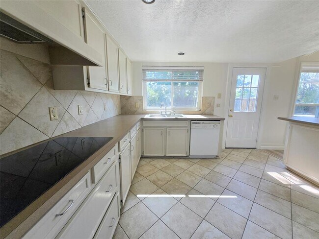 Building Photo - 2946 Jenny Dr