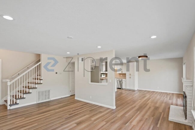 Building Photo - 2472 Camino de Jugar