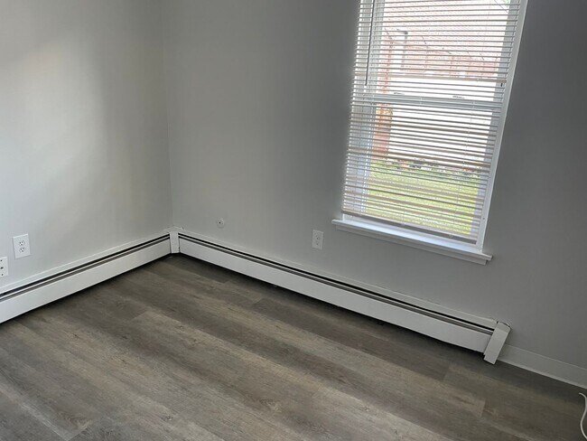 Building Photo - 220 Cross St