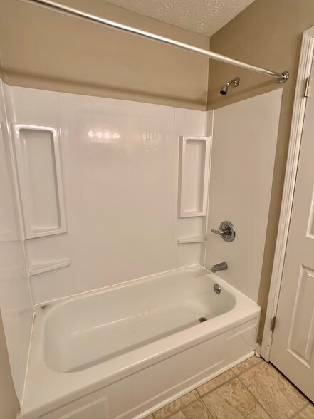 211-4 - 211 Auburn Dr