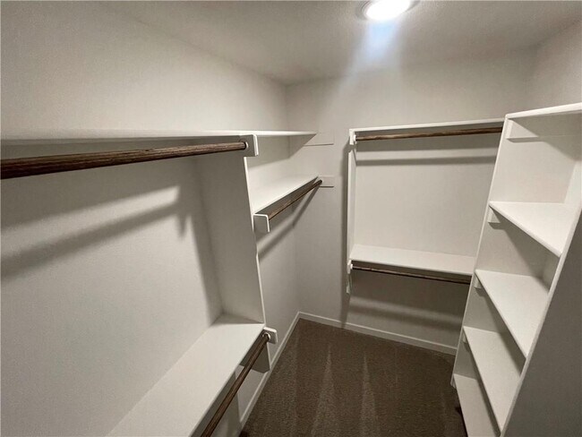 Building Photo - 591 N Cresswell Dr