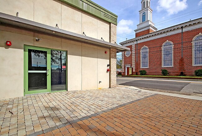 Building Photo - 2000 Reynolds Ave