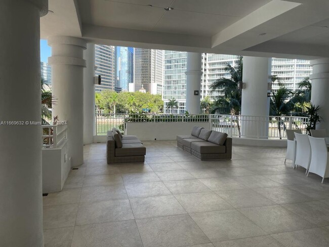 Building Photo - 801 Brickell Key Blvd