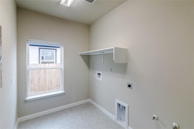 Building Photo - 113 Watercourse Wy