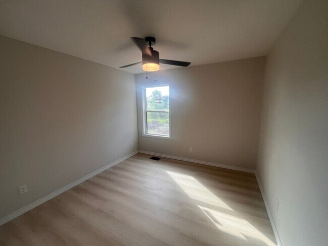 Building Photo - Beautiful, brand-new, 3-bedroom, 2-bath home in Nixa with a 3-car garage.