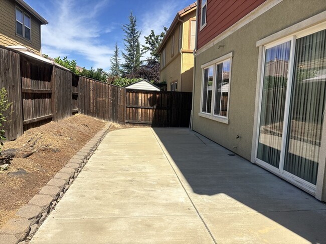 Building Photo - 9402 Vintner Cir