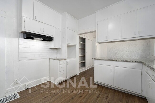 Building Photo - 1526 42nd St Ensley