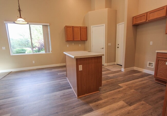 Building Photo - 3 Bedroom Home in Pronghorn Ranch