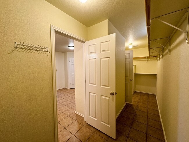 Building Photo - 123 La Paloma Dr