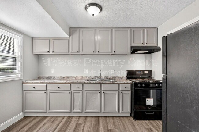 Building Photo - 273 Roderick Dr