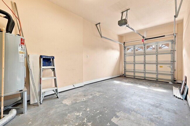 Building Photo - 530 Valparaiso Pkwy