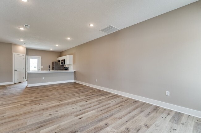 Building Photo - 4440 N Sandplum St