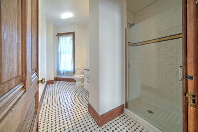 Building Photo - 2225 Blake St