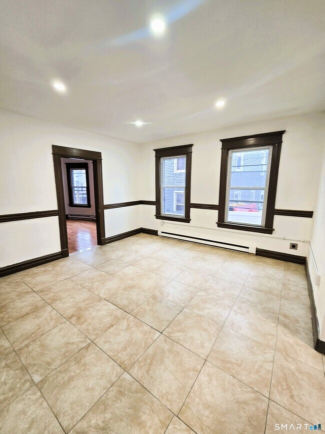 Building Photo - 203 Cooke St